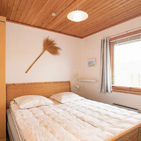 6 Person In L S Holiday home *