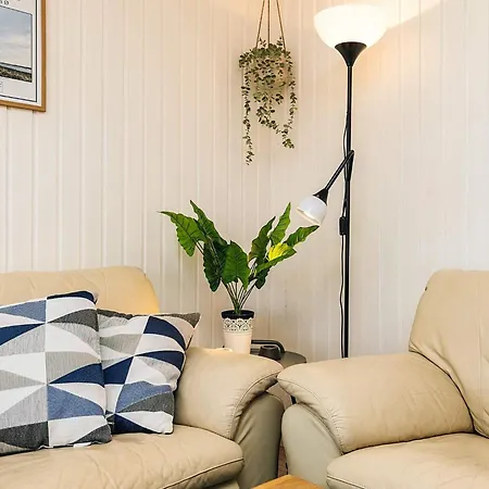 6 Person In L S Holiday home