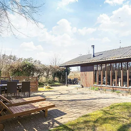 6 Person In L S Holiday home